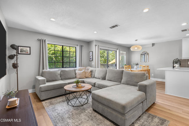 29725 Windsong Lane, Agoura Hills CA: https://media.crmls.org/mediaz/523ec453-1a85-4453-8d81-9c35923576b8.jpg