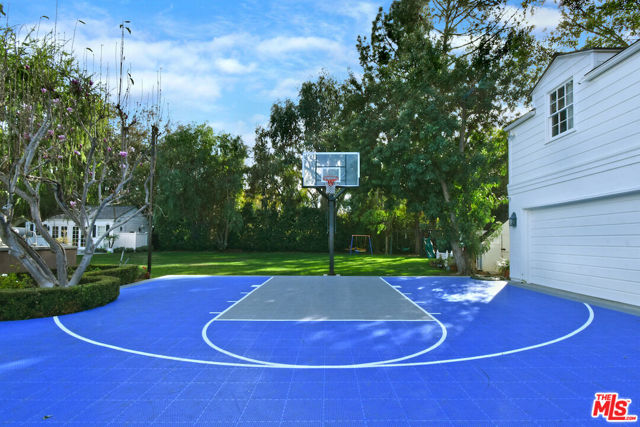 4444 Libbit Avenue, Encino CA: https://media.crmls.org/mediaz/523ecf7c-1b93-4673-a39b-17a07675038b.jpg