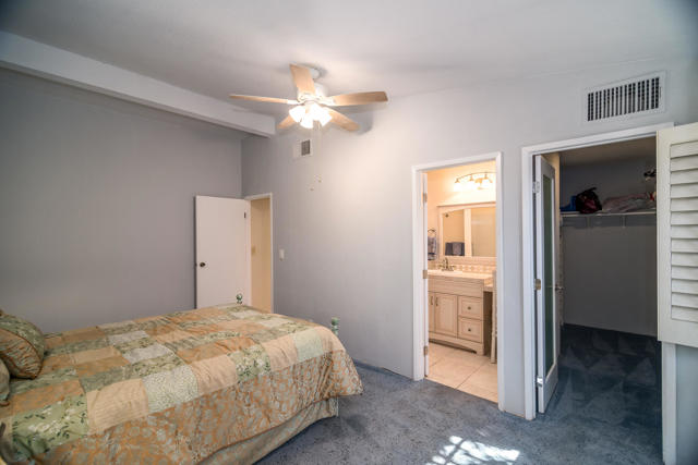 74042 Catalina Way, Palm Desert CA: https://media.crmls.org/mediaz/523f91ce-45ec-4ccf-83d4-c37f9629cf74.jpg