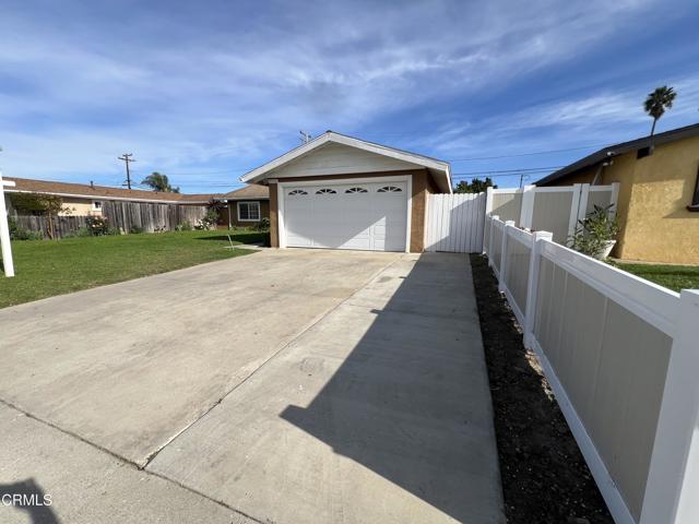 2230 Lassen Street, Oxnard CA: https://media.crmls.org/mediaz/52406fb2-c121-4f81-9a3f-c65d3c3b9cb5.jpg