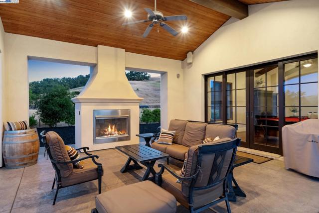 6340 Inspiration Ter, Pleasanton CA: https://media.crmls.org/mediaz/52413e23-0f9e-479a-88c7-bc29514574f0.jpg