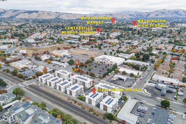 37336 Duckling Ter, Fremont CA: https://media.crmls.org/mediaz/52419f73-26fe-4331-8539-915b1f6ac38b.jpg