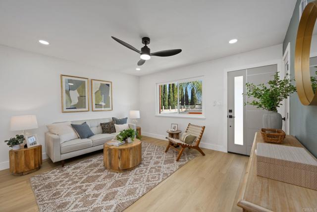 4824 Siesta Drive, Oceanside CA: https://media.crmls.org/mediaz/5241ae85-930d-4827-8272-2aa1094a9439.jpg