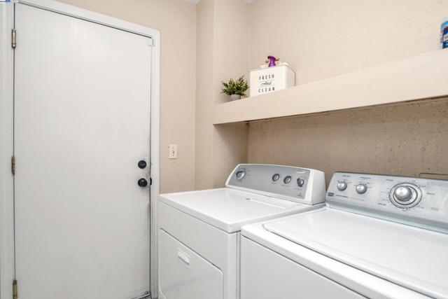 1218 Fetzer Ln, Oakley CA: https://media.crmls.org/mediaz/52422e34-237a-46f1-943a-402956766697.jpg