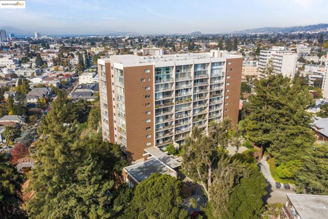 1 Kelton Ct, Oakland CA: https://media.crmls.org/mediaz/52427200-52c2-4989-a113-38545d447ef5.jpg