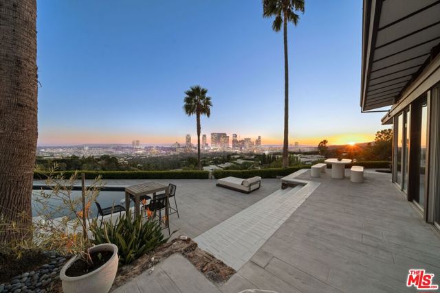 1760 Carla, Beverly Hills CA: https://media.crmls.org/mediaz/524346fd-aa4a-44b1-8177-90215fa6fad1.jpg