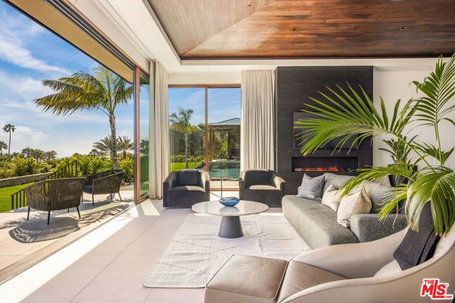 11809 Ellice Street, Malibu CA: https://media.crmls.org/mediaz/52435da9-ca79-423f-ba2b-01b3a881088f.jpg