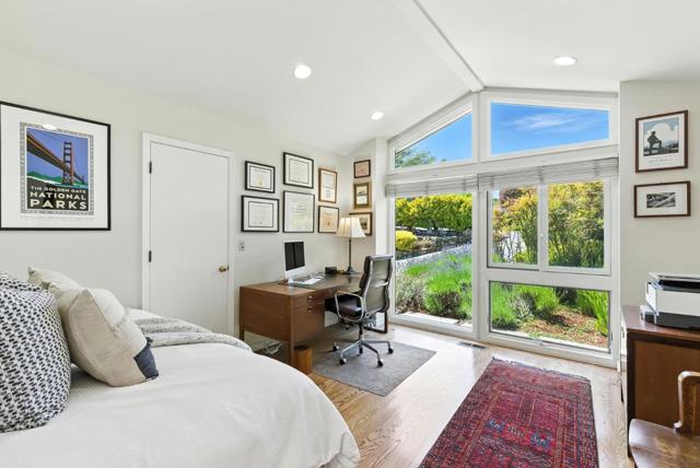 3795 Ralston Avenue, Hillsborough CA: https://media.crmls.org/mediaz/5243758a-aa64-48f4-93d7-3e1807dec8b0.jpg