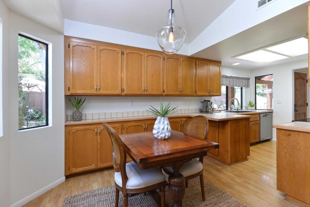 7020 Snapdragon Dr, Carlsbad CA: https://media.crmls.org/mediaz/52440d3b-e83a-40c4-8c46-789168831075.jpg