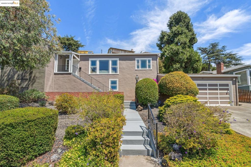 1218 Sandelin Ave