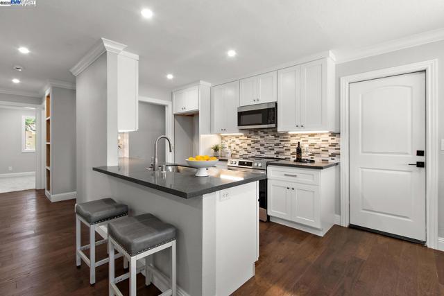 40167 Barbara St, Fremont CA: https://media.crmls.org/mediaz/5244bbf2-3a9f-4e03-ad35-d57cd957d006.jpg