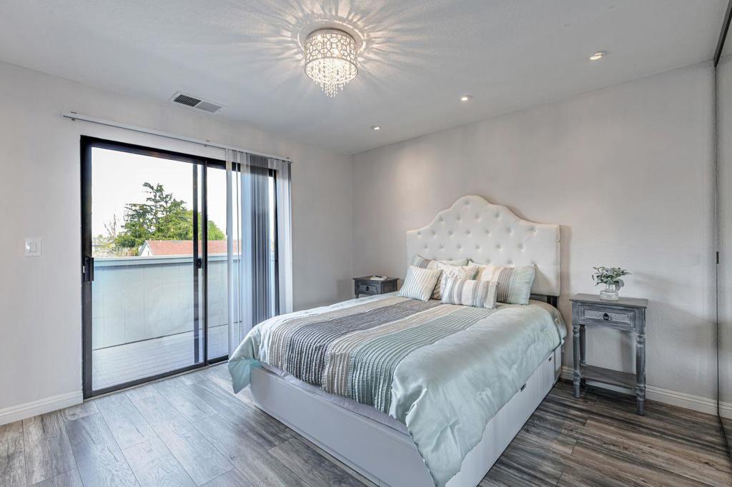 https://media.crmls.org/mediaz/5244f806-0a60-4d87-ad64-95615b4a0c9c.jpg?preset=X-Large