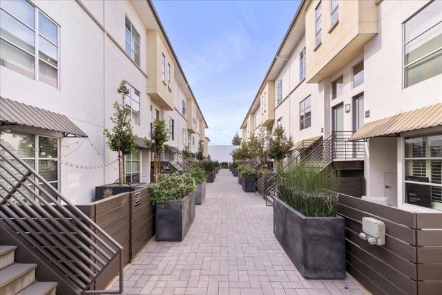 1 E Julian Street, San Jose CA: https://media.crmls.org/mediaz/52450141-b69d-4e1a-b879-5114c6713e91.jpg