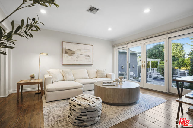6002 Jumilla Avenue, Woodland Hills CA: https://media.crmls.org/mediaz/52453f3f-6c97-4054-8f4c-f5f77132af11.jpg