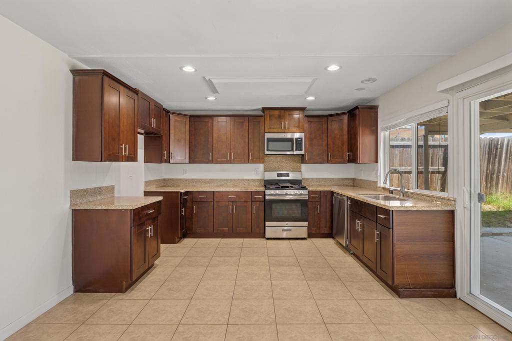 MLS #250036295SD image #6