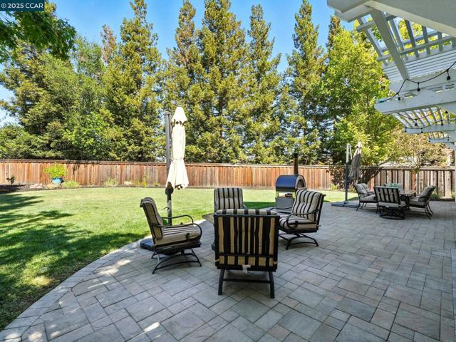 3052 Miwok Way, Clayton CA: https://media.crmls.org/mediaz/524649e6-0106-4947-a63b-1a0927af5aa8.jpg