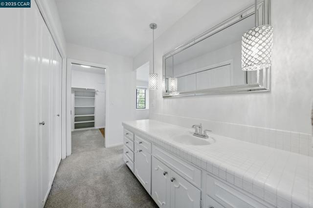 3938 Los Arabis Dr, Lafayette CA: https://media.crmls.org/mediaz/5246ae59-4b49-499d-8ff5-1fb81a9a407a.jpg