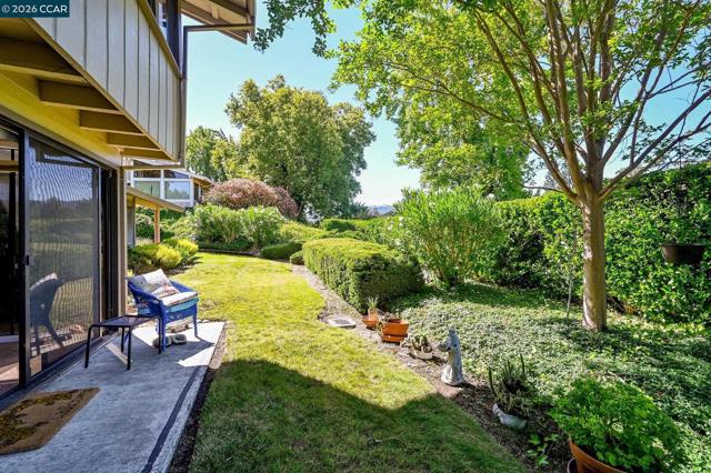 2055 Cactus Ct, Walnut Creek CA: https://media.crmls.org/mediaz/52473f89-c63d-479b-a9ac-0c6f8799dc41.jpg