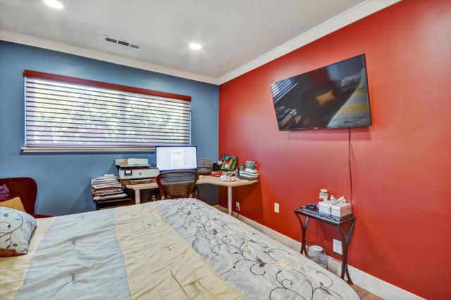 163 Roxbury, Santa Clara CA: https://media.crmls.org/mediaz/52475a91-665e-4ca0-aa3a-9edf7beca28c.jpg