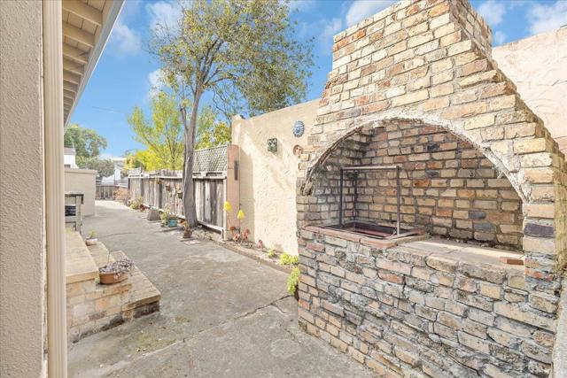 728 Spruce Avenue, Pacific Grove CA: https://media.crmls.org/mediaz/5247f305-52ff-40a4-9c66-f0d51de14b29.jpg