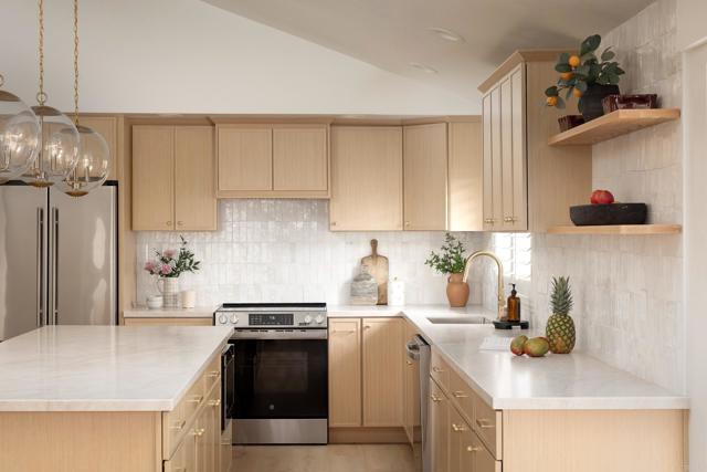Detail Gallery Image 9 of 39 For 324 Avenida De Las Rosas, Encinitas,  CA 92024 - 4 Beds | 2/1 Baths
