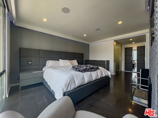 2160 Century Park East, Los Angeles CA: https://media.crmls.org/mediaz/52485239-97a7-40c5-96d6-6b852963e76c.jpg