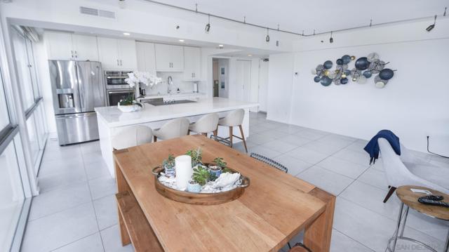 1710 Avenida Del Mundo, Coronado CA: https://media.crmls.org/mediaz/5248ef91-0e1a-4c8a-8c31-16a97f367245.jpg