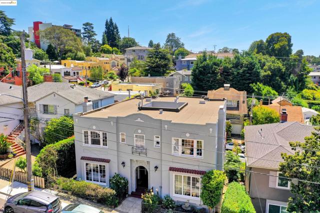 1133 Norwood Ave, Oakland CA: https://media.crmls.org/mediaz/5249304b-b330-4929-a846-1c473b3b66c0.jpg