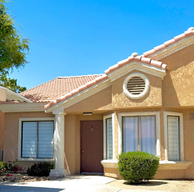 40855 Sandy Gale Lane, Palm Desert CA: https://media.crmls.org/mediaz/52494ea4-44a8-4a0f-9e89-eaebdd27106e.jpg