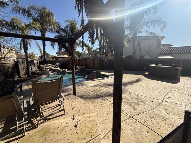Image 23 of 44 For 9471 Mourverde Court