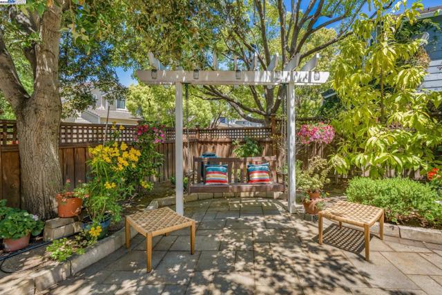 5373 Shamrock Cmn, Fremont CA: https://media.crmls.org/mediaz/524a24f8-2080-4a07-b59b-42cff28852ea.jpg