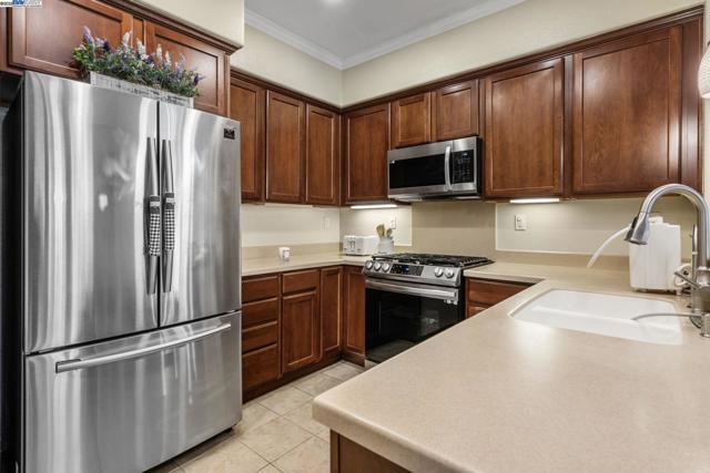 161 W Luna Loca Ln, Mountain House CA: https://media.crmls.org/mediaz/524ad2bf-fd50-4378-883d-aa1d152e15a1.jpg
