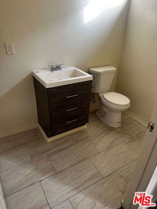 3711 S Western Avenue, Los Angeles CA: https://media.crmls.org/mediaz/524b4431-2161-4175-97ac-56ece40e7beb.jpg