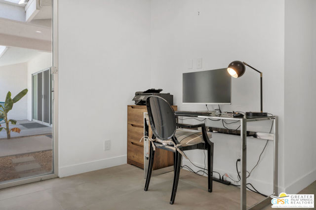 2566 S Calle Palo Fierro, Palm Springs CA: https://media.crmls.org/mediaz/524b7503-08ea-41ac-aaa0-ac6ceb9e9f52.jpg