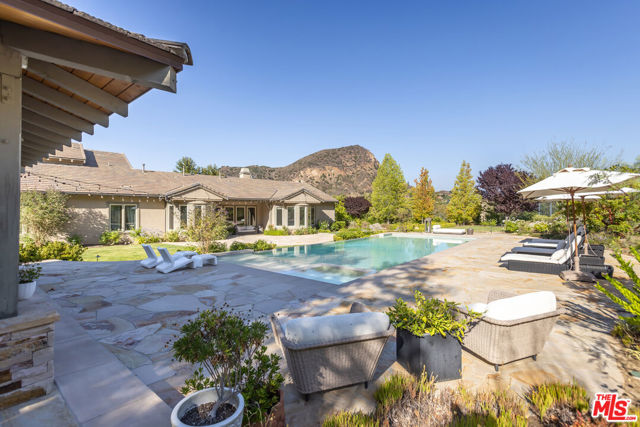 2052 Shadow Creek Drive, Agoura Hills CA: https://media.crmls.org/mediaz/524ba51c-48a4-420a-803c-4a08ee0f6461.jpg