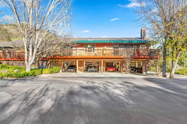 6915 Redwood Retreat Road, Gilroy CA: https://media.crmls.org/mediaz/524bcdff-b0e7-46db-9a01-11d4c4a7f40c.jpg