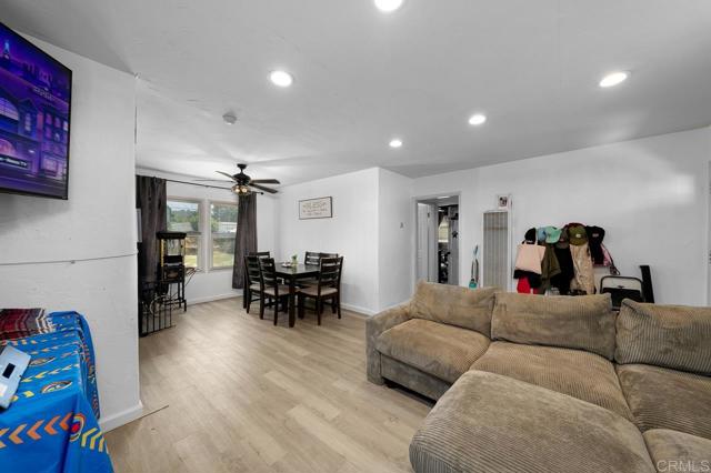 Detail Gallery Image 5 of 33 For 649 W Washington Ave, El Cajon,  CA 92020 - 2 Beds | 1 Baths