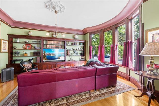 223 N Oregon Street, Yreka CA: https://media.crmls.org/mediaz/524c7137-c1d4-49eb-b97c-ce8aea9453f2.jpg