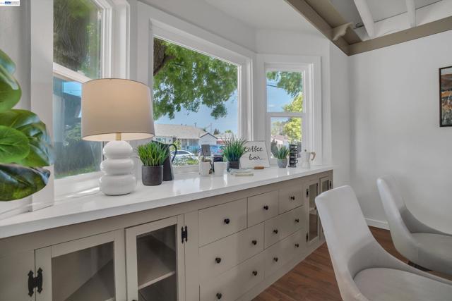 Image 17 of 36 For 16188 Yale Ave