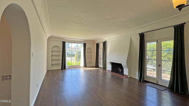 Detail Gallery Image 4 of 15 For 400 S Meridith Ave, Pasadena,  CA 91106 - 4 Beds | 2 Baths