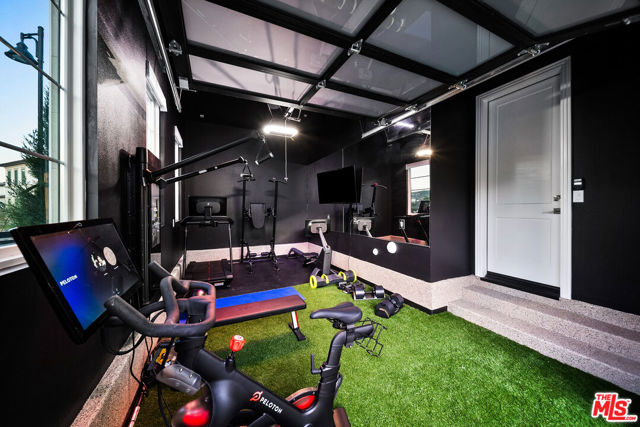 20216 W Albion Way, Porter Ranch CA: https://media.crmls.org/mediaz/524d0ad5-f75c-4666-9b9f-568a36bb9782.jpg