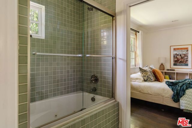 4237 Bluebell Avenue, Studio City CA: https://media.crmls.org/mediaz/524d1ef8-739e-4445-a1e5-cee81222b7ec.jpg
