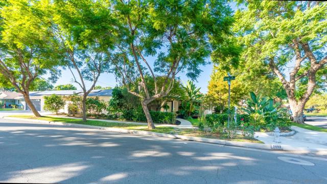 2602 N Louise, Santa Ana CA: https://media.crmls.org/mediaz/524df17f-e522-4fb4-9b6e-0fe495ec7219.jpg