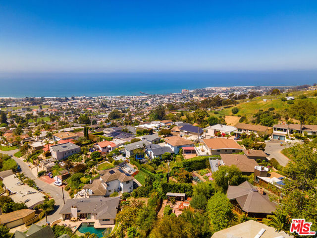 440 Mariposa Drive, Ventura CA: https://media.crmls.org/mediaz/524e2f18-d638-47a5-8a4e-eb26c11eadff.jpg