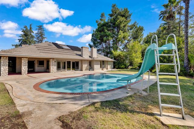 15235 Crestview Ct, Poway CA: https://media.crmls.org/mediaz/524e32c7-ba45-47dd-ad9c-488031d1022b.jpg