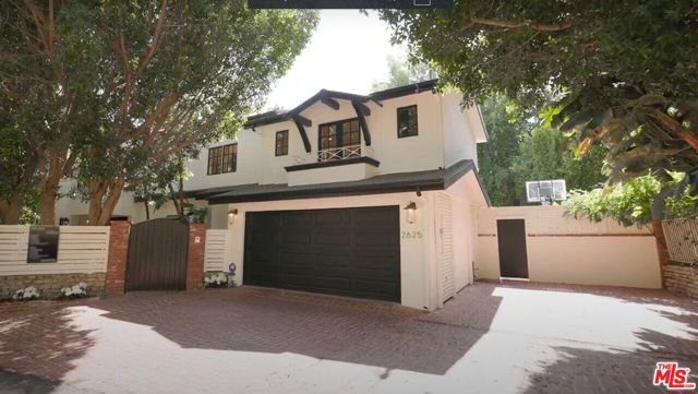 2625 Nichols Canyon Road, Los Angeles CA: https://media.crmls.org/mediaz/524e561e-4845-42f9-9da2-6d6bc0ab07be.jpg