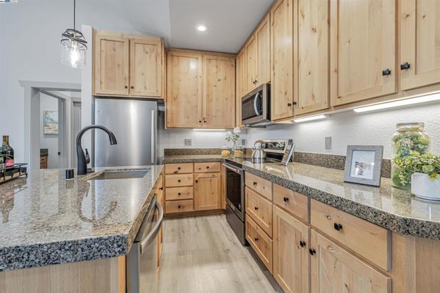 20244 Lower Skyridge Dr, Groveland CA: https://media.crmls.org/mediaz/524ec868-ec70-4bbe-bd46-829af119903b.jpg