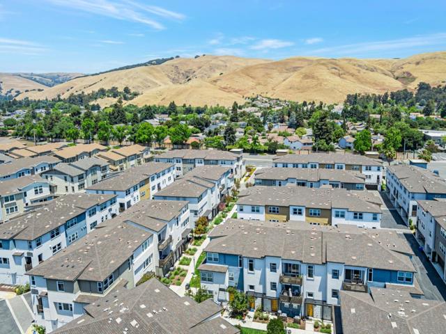 211 Spire, Fremont CA: https://media.crmls.org/mediaz/524fce39-951e-40ec-8aab-4d29492ce7b8.jpg