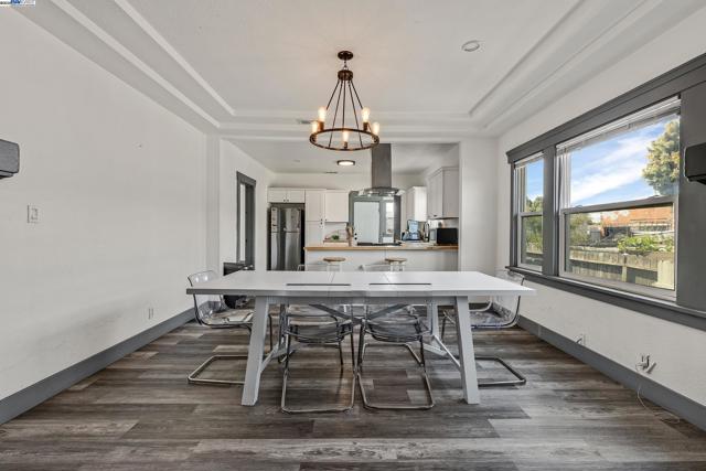 2708 60th Avenue, Oakland CA: https://media.crmls.org/mediaz/5250104e-f0af-432a-bab1-5984efa66364.jpg