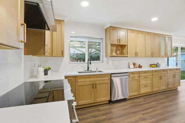 432 8th Avenue, Menlo Park CA: https://media.crmls.org/mediaz/52511c96-7c1d-4013-86b0-2b5f8ada100f.jpg